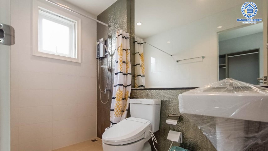 *****บ้านเดี่ยวมือสองย่านนนทบุรี ม.เดอะซิตี้ บางใหญ่ เนื้อที่กว้างขวางถึง 52.7 ตร.ว. ฟังก์ชันจัดเต็ม 4 ห้องนอน 3 ห้องน้ำ 2 ที่จอดรถ ตกแต่งเฟอร์นิเจอร์พร้อมอยู่ แถมฟรี! 4 เครื่องปรับอากาศ, 2 เครื่องทำน้ำอุ่น บนทำเลเยี่ยม ใกล้เซ็นทรัลเวสต์เกต และรถไฟฟ้าสายสีม่วง "สถานีคลองบางไผ่"